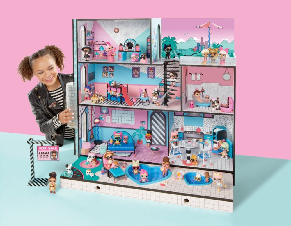 LOL Wood Doll House with 85 Pieces 1