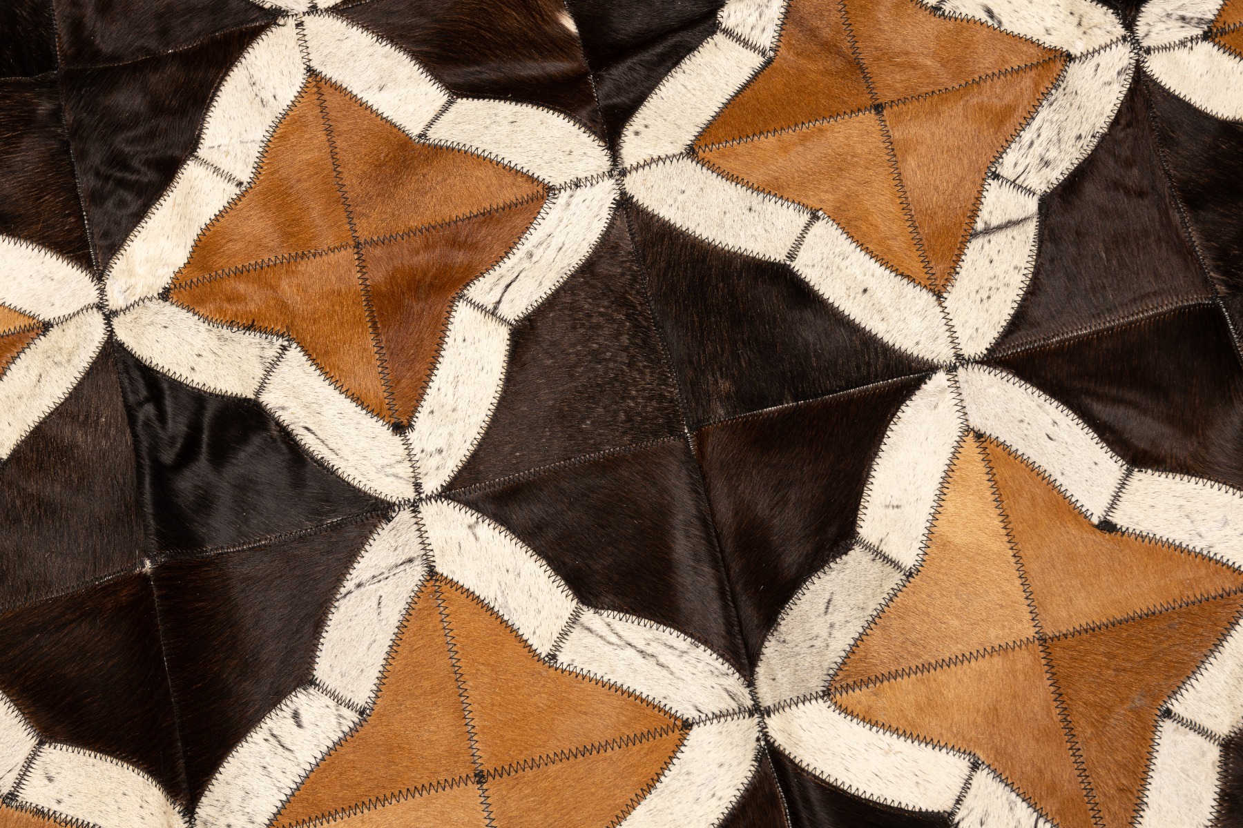  Rectangular 1.6x2.3 Cowhide Flower Design Patchwork Rug 